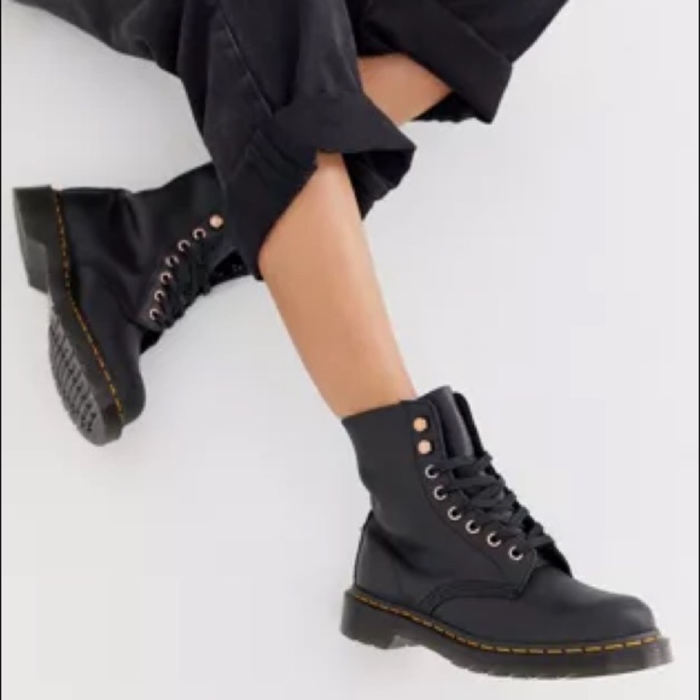 Dr Martens 1460 Women’s Black Leather LaceUp Boots
